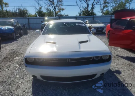 2015 Dodge Challenger Sxt z USA, uszkodzony, nr VIN 2C3CDZAG3FH760983